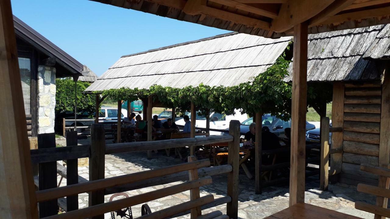 Konoba Ognjiste Bed & Breakfast Sokolac  Luaran gambar